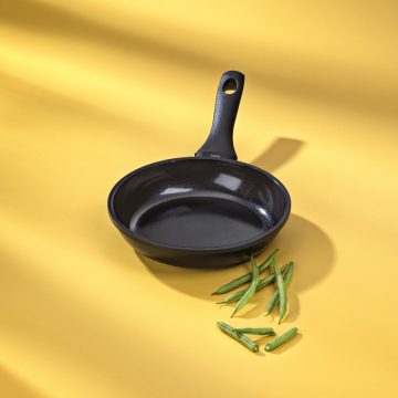 Лесно готвене без усилие: Открий магията на незалепващите тигани